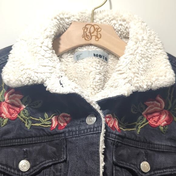 Topshop Moto Black Denim Jacket Sherpa Lined Embroidered Roses Women's Size 6 - Picture 3 of 8